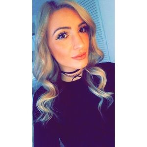 Meet your Posher, Holly